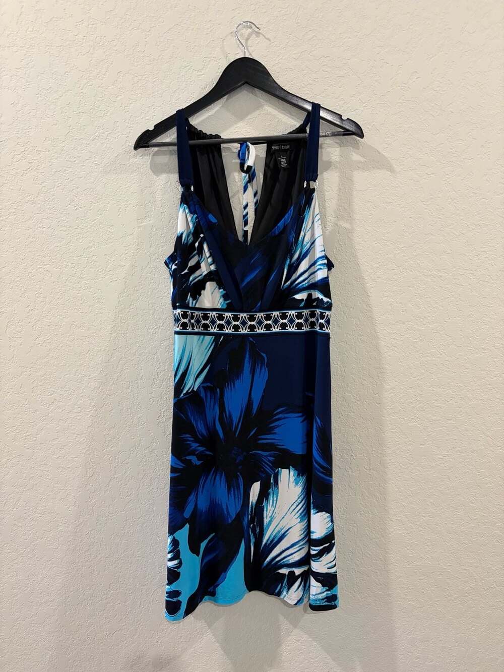 White House Black Market Sleeveless V-Neck Floral Print Dress, Size Large